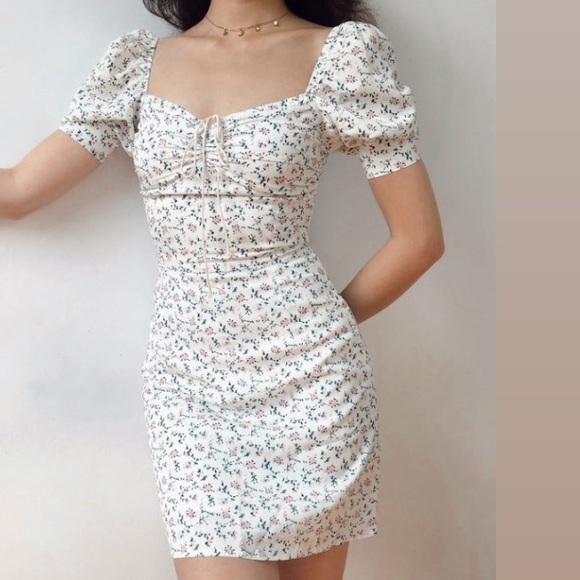 Princess Polly Dresses & Skirts - Adorable white floral dress!!